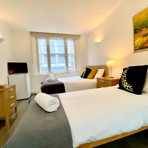 1 Bed Apt- Sleeps 3 & Pet Friendly London